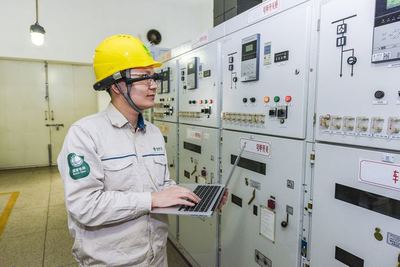 5G+北斗赋能，智能穿戴与AR眼镜引领云端保电新纪元